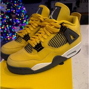 Air Jordan 4 Retro GS Lightning 2021
Pre owned